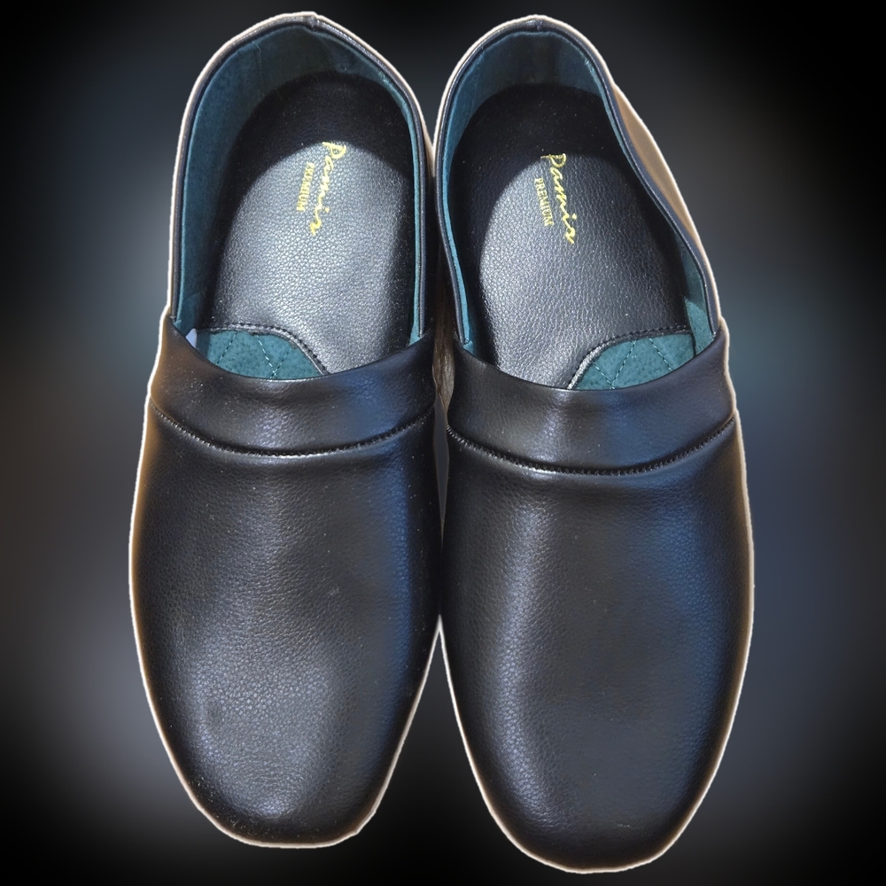 NIB 11 Wide Pamir Leather Moccasins